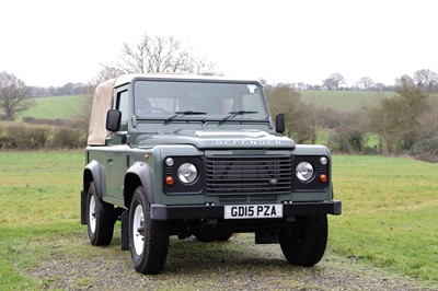 Lot 2015 Land Rover Defender 90 Pick-Up