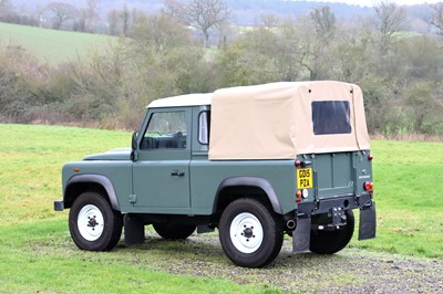 Lot 2015 Land Rover Defender 90 Pick-Up