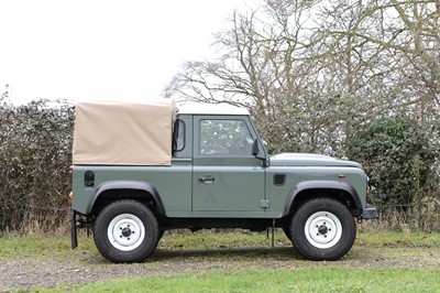 Lot 2015 Land Rover Defender 90 Pick-Up
