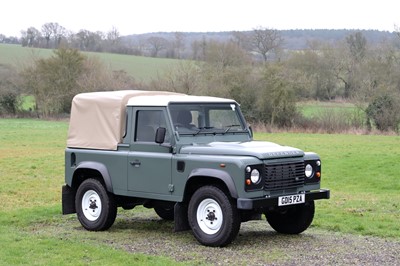Lot 2015 Land Rover Defender 90 Pick-Up
