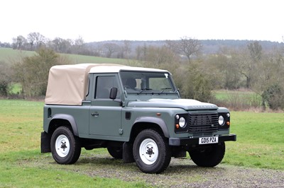 Lot 2015 Land Rover Defender 90 Pick-Up