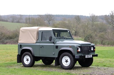 Lot 2015 Land Rover Defender 90 Pick-Up