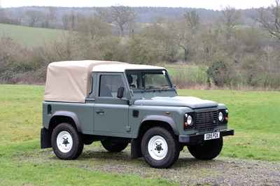 Lot 2015 Land Rover Defender 90 Pick-Up