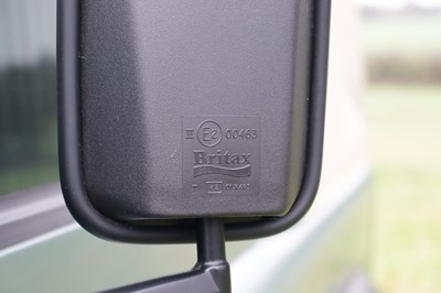 Lot 2015 Land Rover Defender 90 Pick-Up