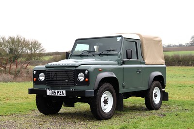 Lot 2015 Land Rover Defender 90 Pick-Up