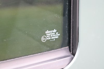 Lot 2015 Land Rover Defender 90 Pick-Up