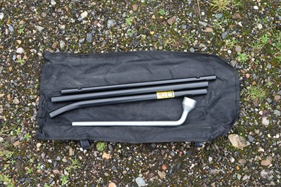 Lot 2015 Land Rover Defender 90 Pick-Up