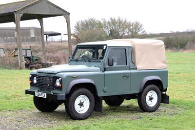 Lot 2015 Land Rover Defender 90 Pick-Up