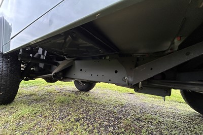 Lot 2015 Land Rover Defender 90 Pick-Up