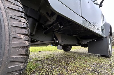 Lot 2015 Land Rover Defender 90 Pick-Up