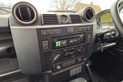 Lot 2015 Land Rover Defender 90 Pick-Up