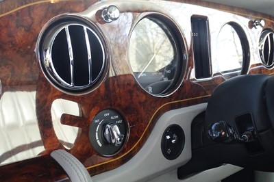 Lot 1997 Rolls-Royce Silver Dawn