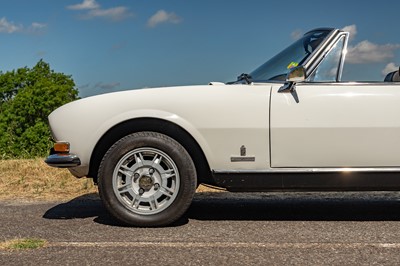 Lot 1977 Peugeot 504 V6 Cabriolet