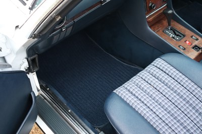 Lot 1988 Mercedes-Benz 300 SL