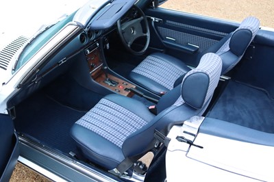 Lot 1988 Mercedes-Benz 300 SL