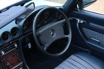 Lot 1988 Mercedes-Benz 300 SL