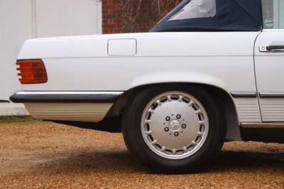 Lot 1988 Mercedes-Benz 300 SL