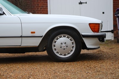 Lot 1988 Mercedes-Benz 300 SL