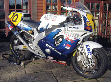 Lot 33 - 1994 Yamaha FZR600R