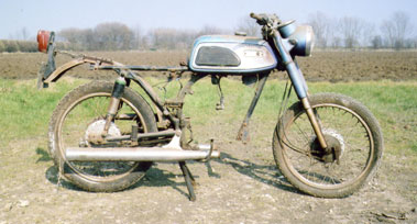 Lot 32 - Yamaha AS1 Rolling Chassis