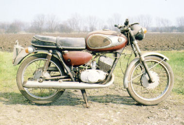 Lot 54 - 1968 Suzuki T200