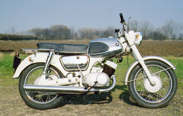 Lot 59 - 1966 Suzuki T10