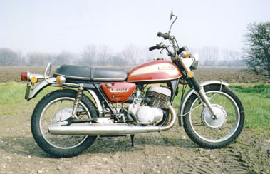 Lot 60 - 1974 Suzuki T500