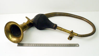 Lot 311 - Brass Boa Constrictor Bulb Horn