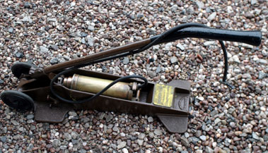 Lot 812 - Dunlop Compressor Garage Forecourt Tyre Pump