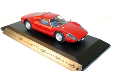 Lot 1033 - Porsche 904 Carrera Gts 1:18 Scale Model