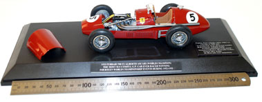 Lot 1036 - 1953 Ferrari 500 F2 1:24 Scale Model