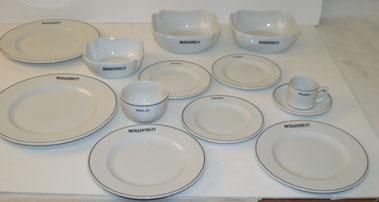 Lot 703 - Williams F1 Crockery