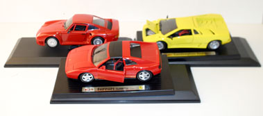 Lot 200 - 1:18 Scale Sports Car Models
