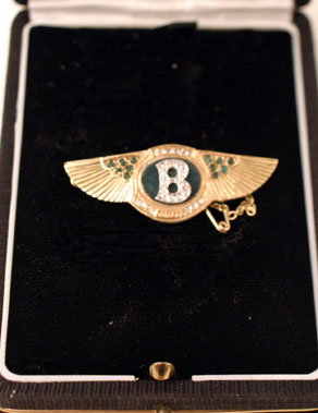 Lot 214 - Emerald & Diamond Encrusted Gold Bentley Brooch