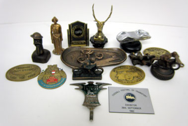 Lot 321 - Assorted Accessory Mascots, Badges & Figurines