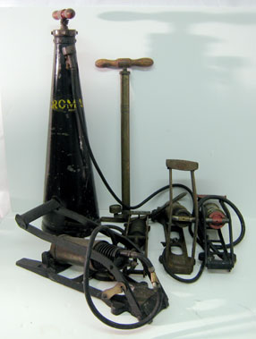 Lot 825 - Assorted Hand & Foot Pumps