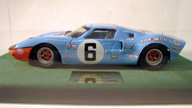 Lot 237 - Ford Gt40 1:20 Scale Model
