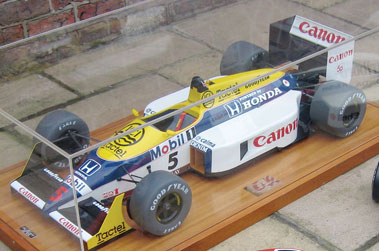 Lot 274 - Large Scale Promotional Williams Fw-11b Model