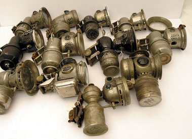Lot 419 - Assorted Early Cycle Lamps