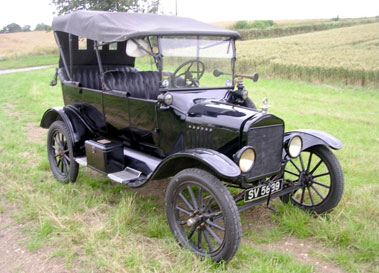 Lot 9 - 1917 Ford Model T Tourer