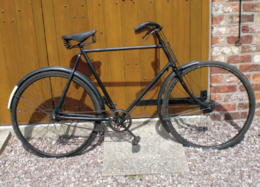 Lot 3 - Raleigh Roadster