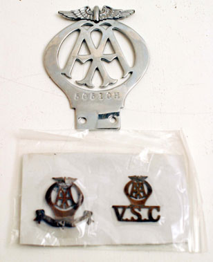 Lot 201 - AA Voluntary Service Member's Lapel Badges