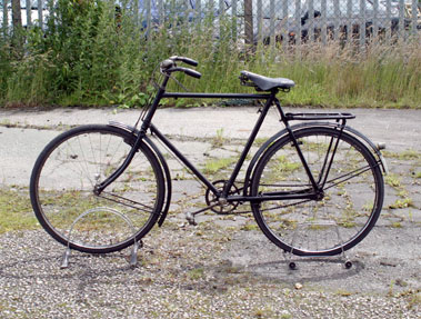 Lot 4 - Raleigh Roadster