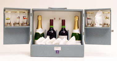 Lot 332 - Six Person Race Goers' Champagne Set by Henlys