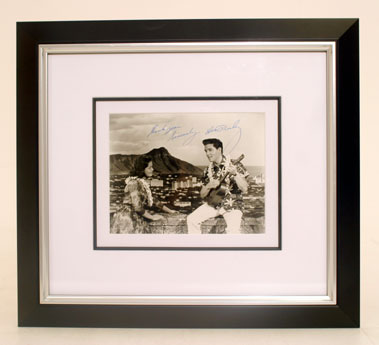 Lot 403 - Elvis Presley Signed Black/White Photograph