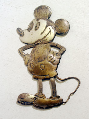 Hermann Mickey vinvage old レア　希少　1975 Lot 322 - Early Mickey Mouse Car Badge