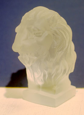Lot 324 - Lion's Head Glass Accessory Mascot