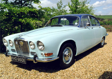Lot 1 - 1967 Jaguar 420