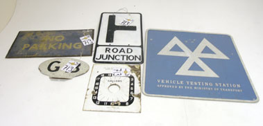 Lot 713 - Assorted Automobilia