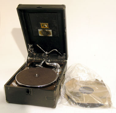 Lot 407 - HMV Gramophone *